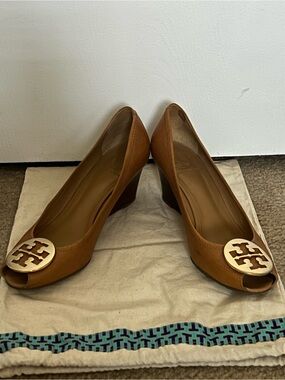 Tory Burch Tan Peep-Toe Wedge Pumps casual, business, neutral size 10